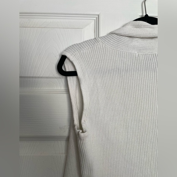 Covington small White Open-Front Sweater Vest - Picture 5 of 6